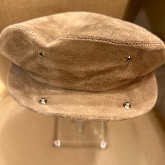VINTAGE 🎩 LLBEAN MENS TAN SUEDE SIZE LARGE NEWBOY CAP WITH TWO SNAPS ON BRIM - Picture 2 of 6